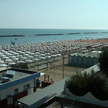 Grand De 1 A 6 Personnes Parking Prive, Zone Mer * Pésaro