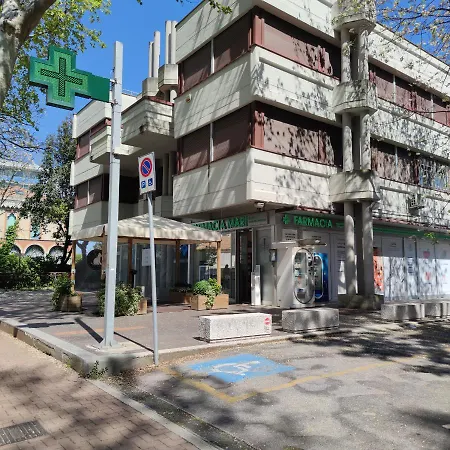 Grand De 1 A 6 Personnes Parking Prive, Zone Mer * 페자로