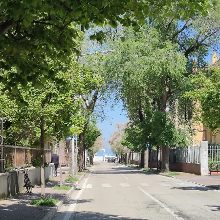 Grand De 1 A 6 Personnes Parking Prive, Zone Mer Pesaro